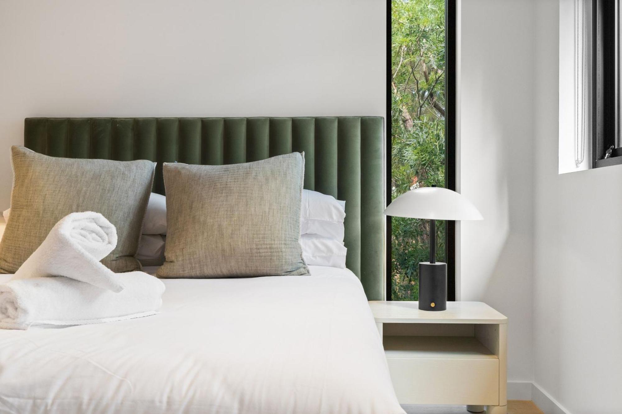 Luxurious Parkside 4br Terrace House W/garage Apartment Sydney