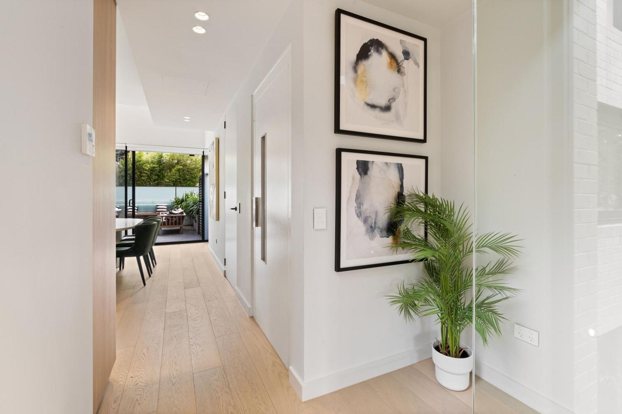 Luxurious Parkside 4br Terrace House W/garage * Sydney