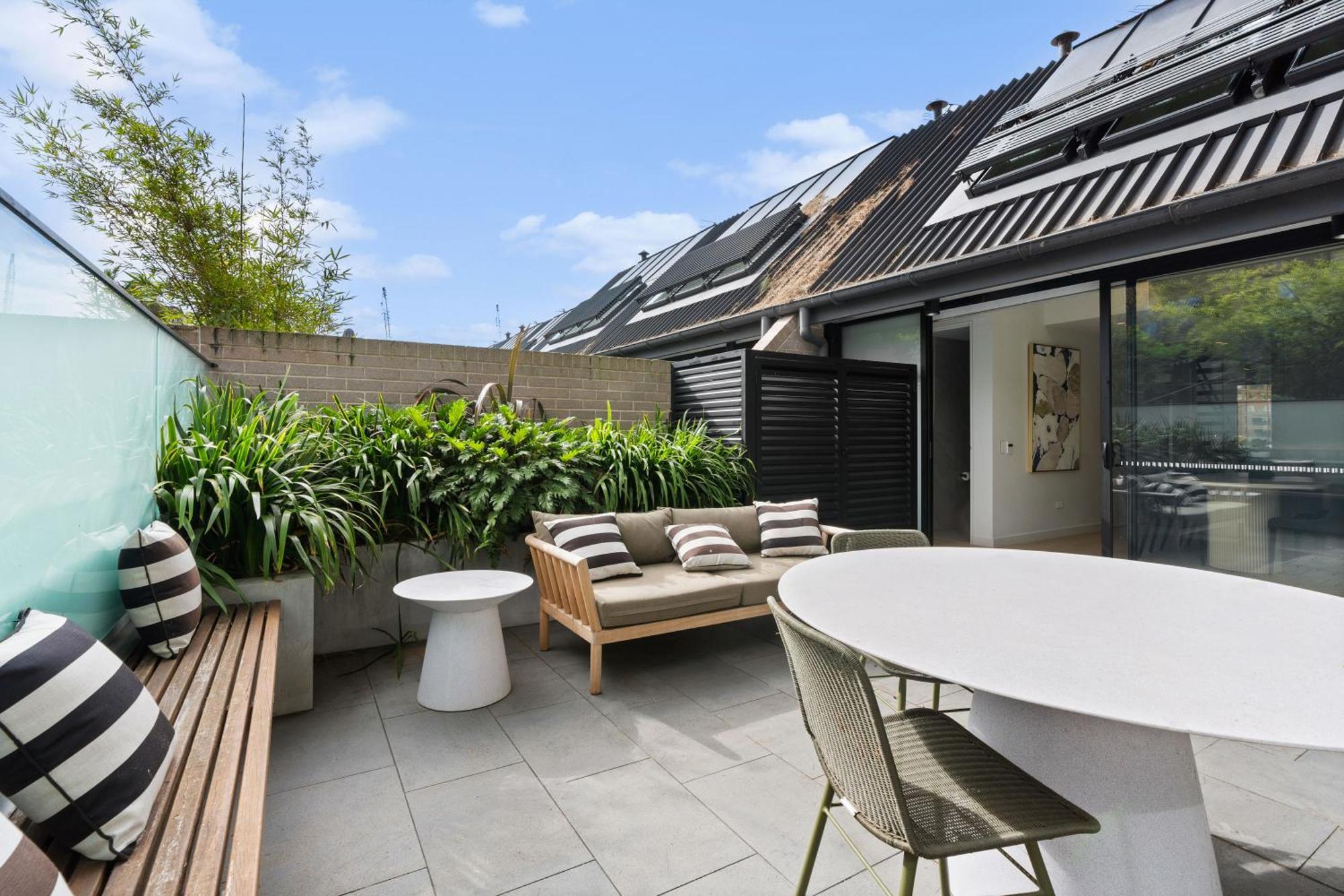 Luxurious Parkside 4br Terrace House W/garage
