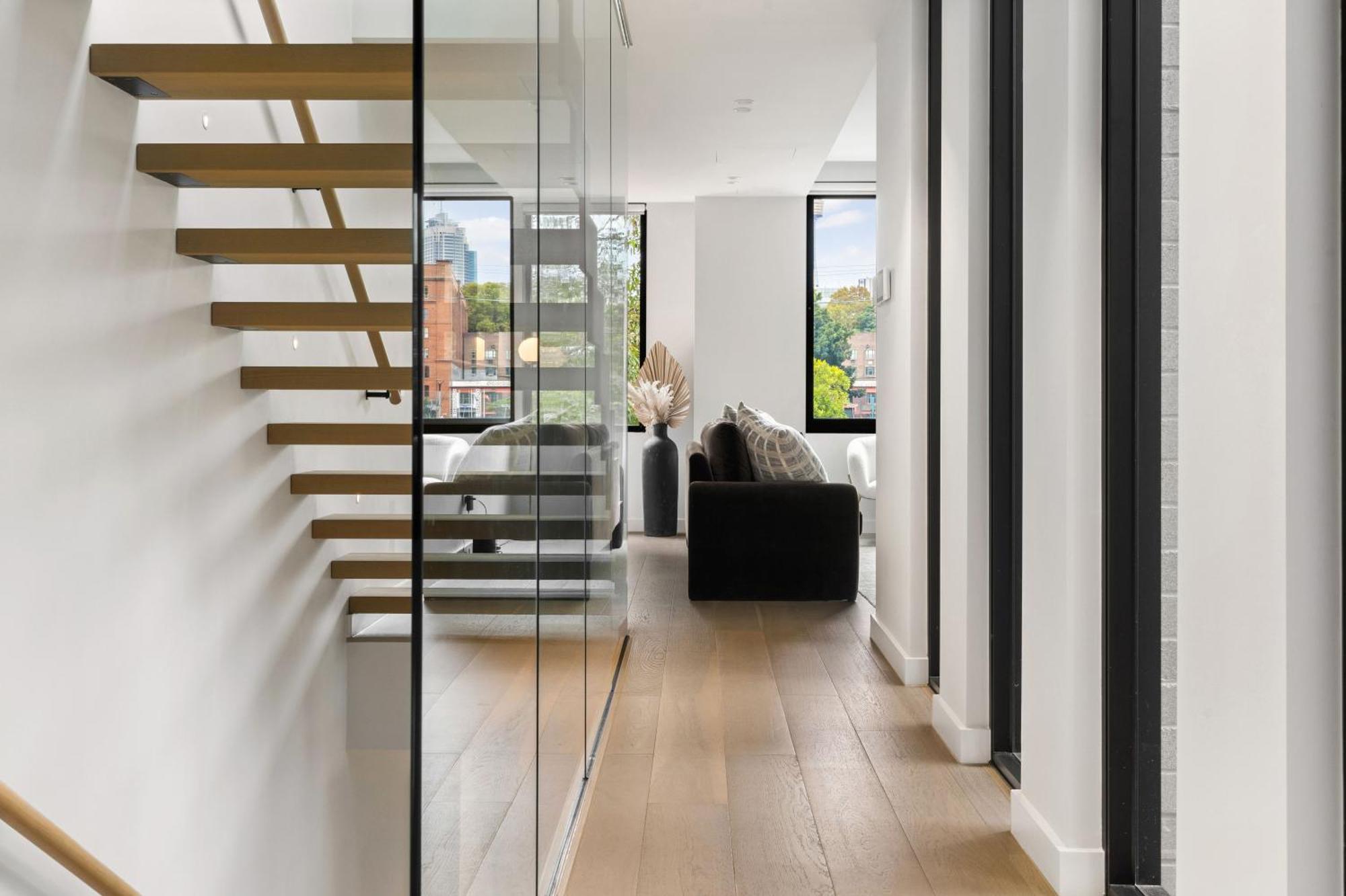 Luxurious Parkside 4br Terrace House W/garage Sydney