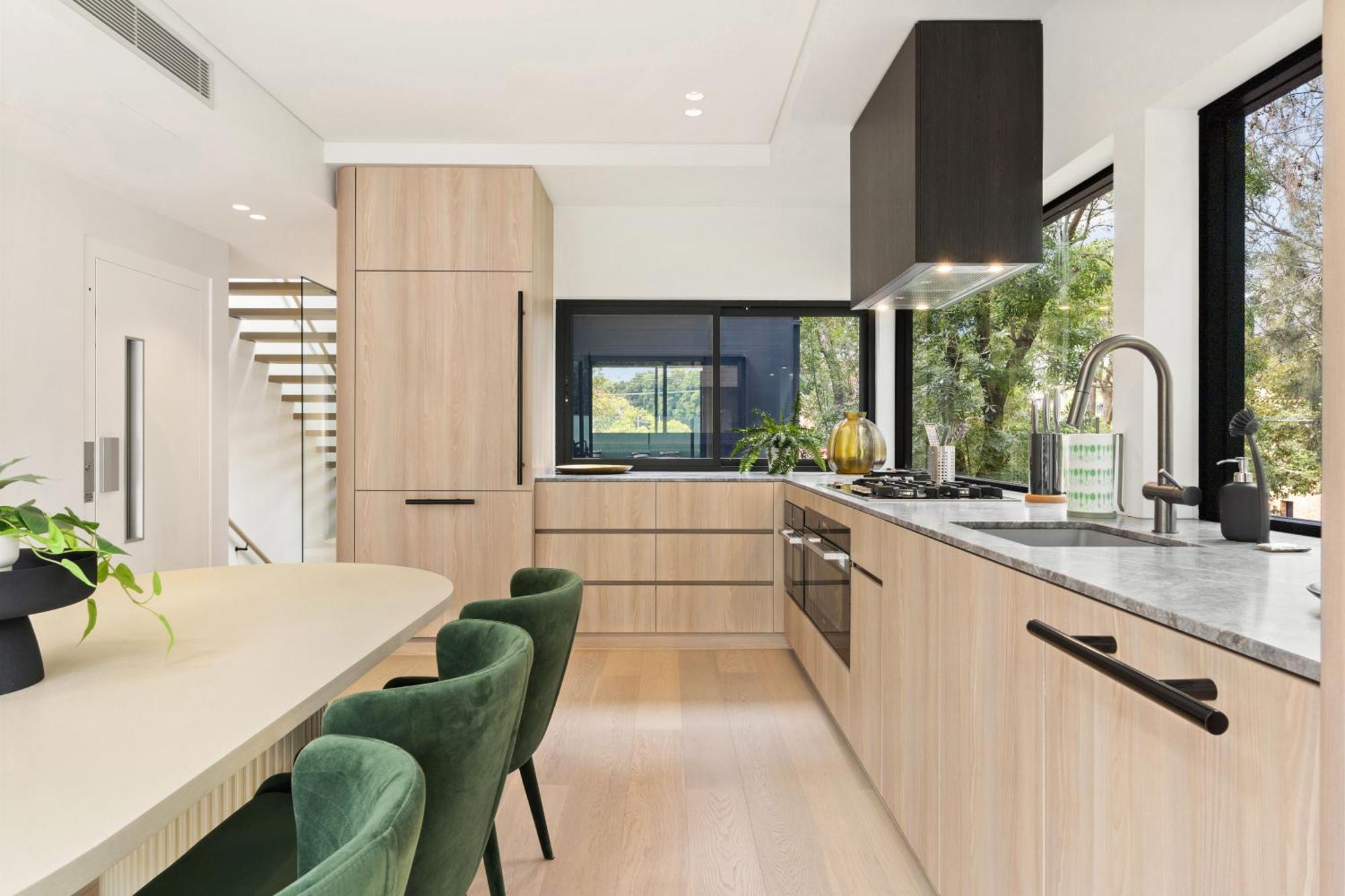Luxurious Parkside 4br Terrace House W/garage Apartment Sydney