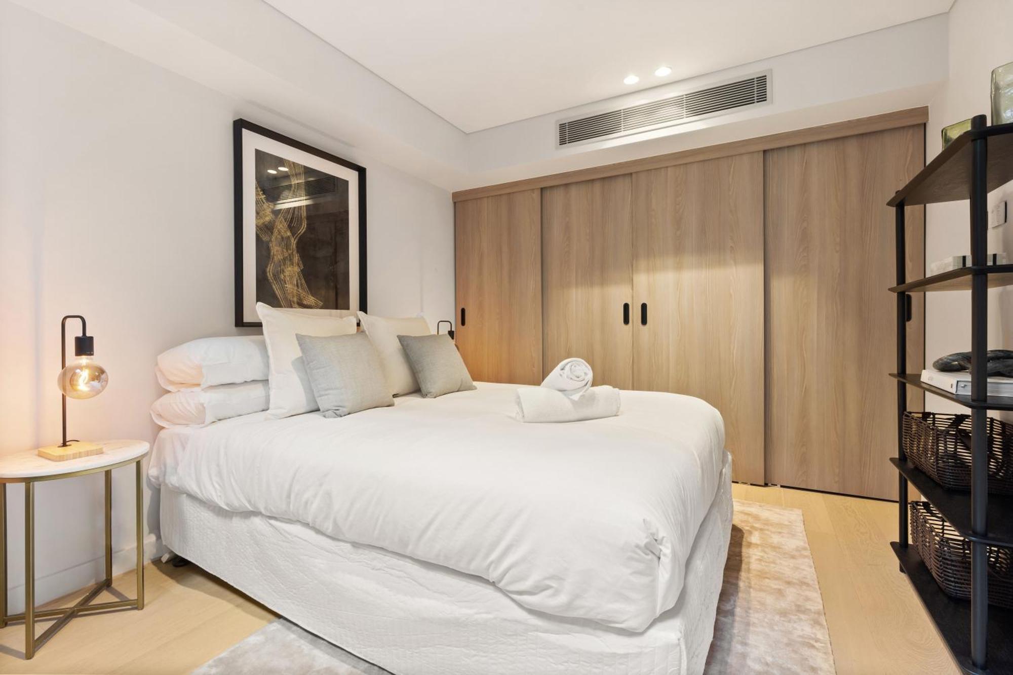 Apartment Luxurious Parkside 4br Terrace House W/garage Sydney