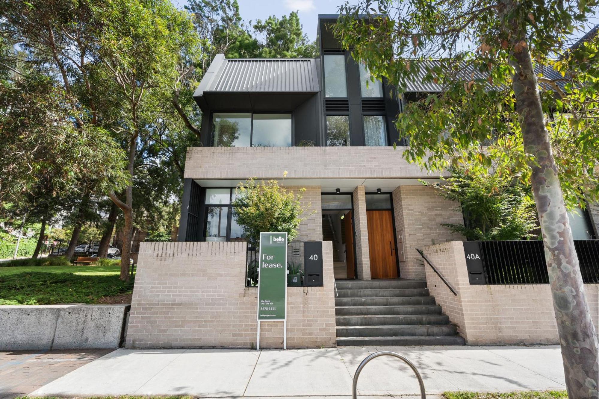 Luxurious Parkside 4br Terrace House W/garage