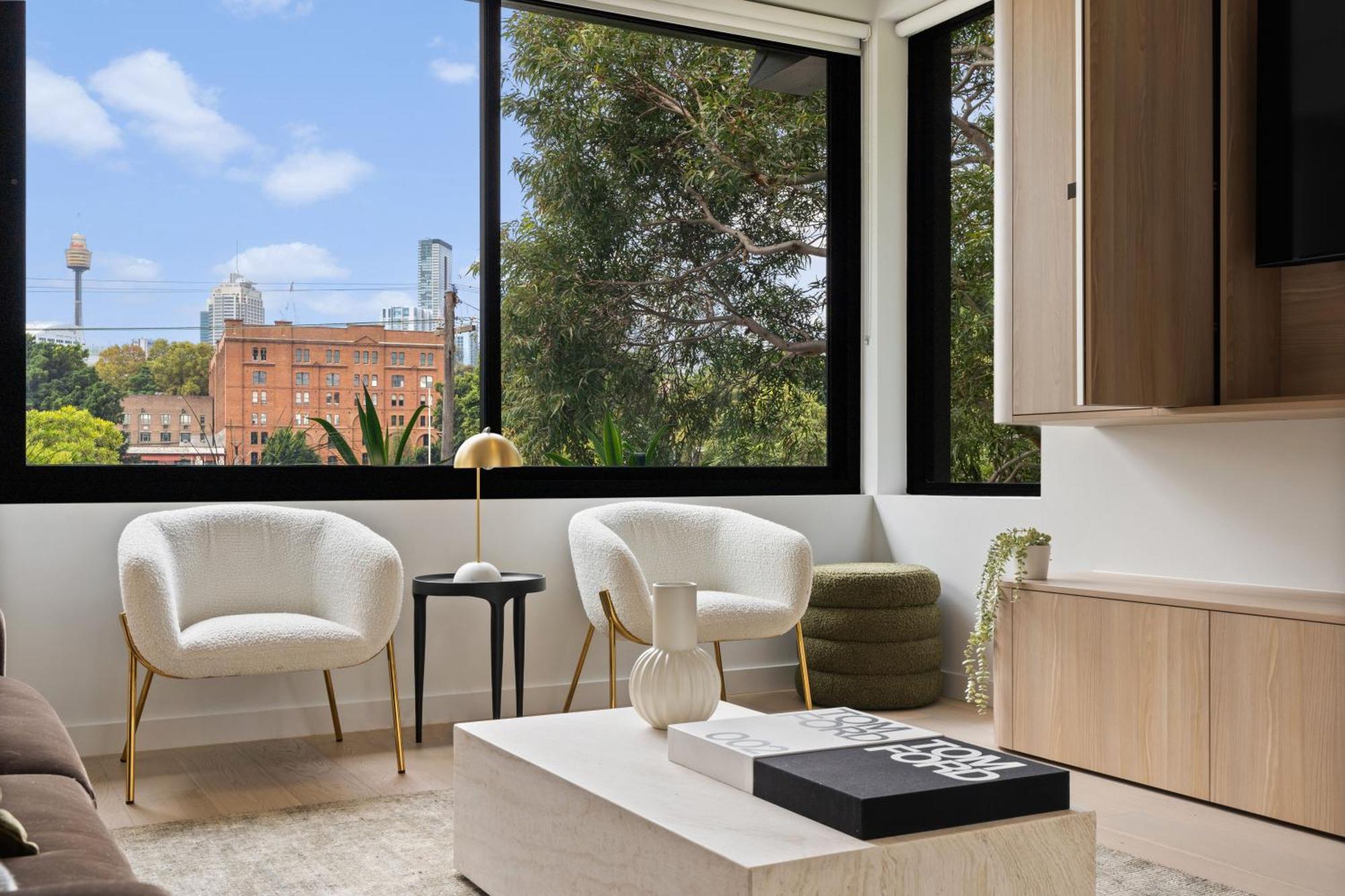 Luxurious Parkside 4br Terrace House W/garage Apartment