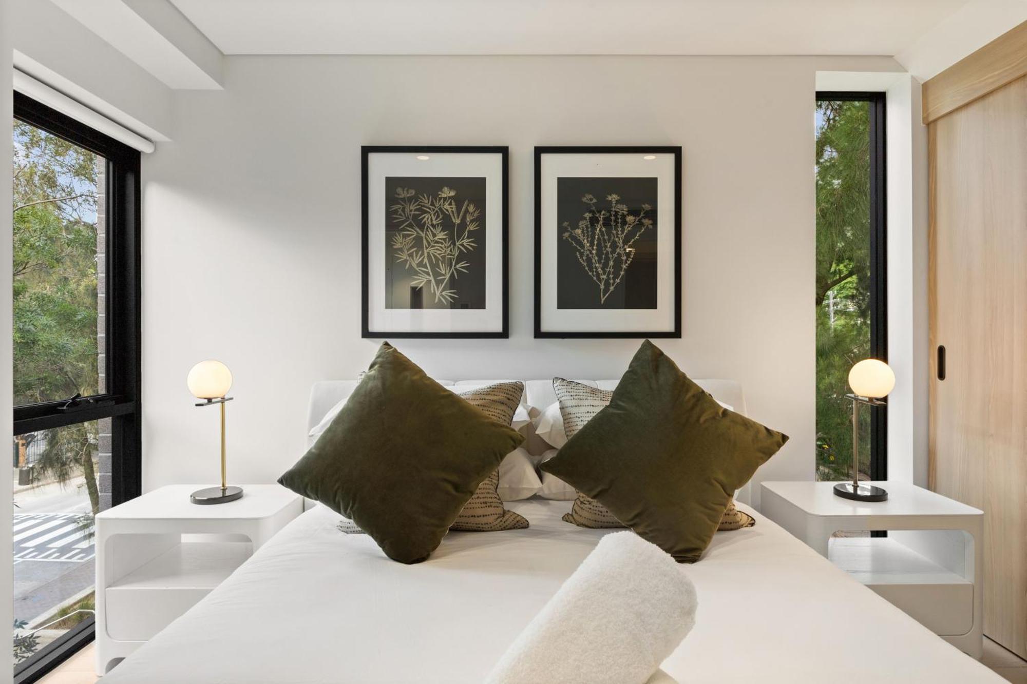 Luxurious Parkside 4br Terrace House W/garage Apartment Sydney