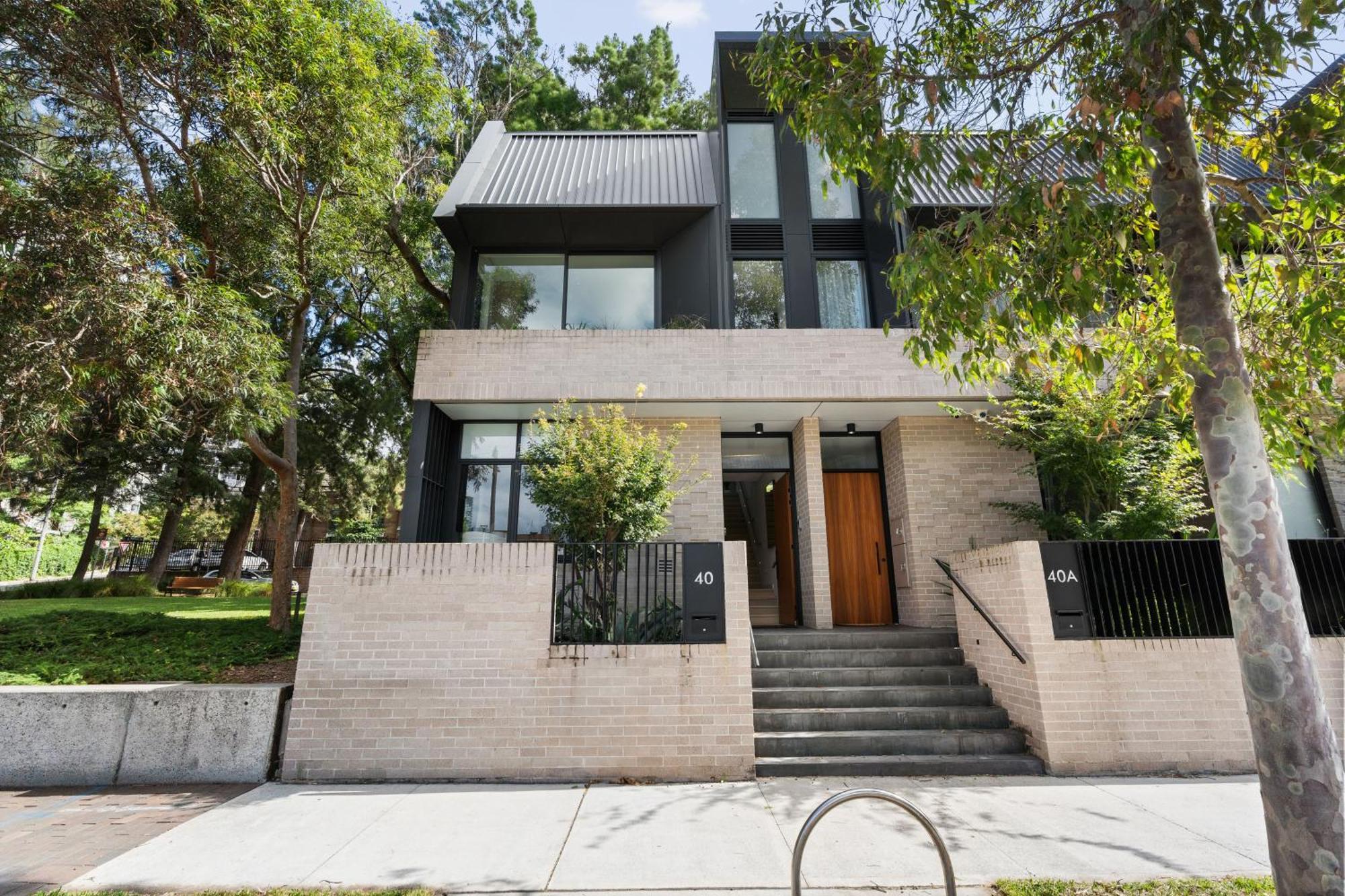 Luxurious Parkside 4br Terrace House W/garage * Sydney